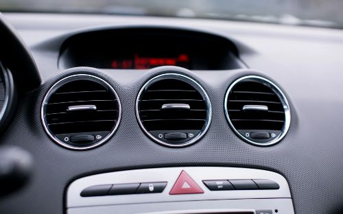 Naprawa pękniętej deski rozdzielczej plastikowej, jak to zrobić skutecznie