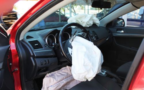 Regeneracja deski rozdzielczej po wystrzale poduszki, czy jest możliwa