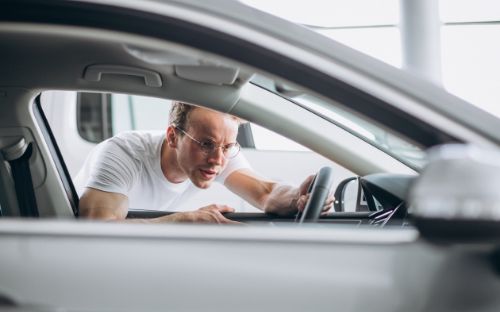 Wymiana deski rozdzielczej koszt, od czego zależy cena