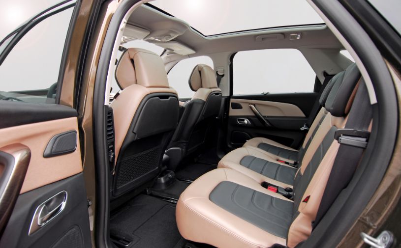 Naprawa tapicerki samochodowej kokpit, sposoby i koszty