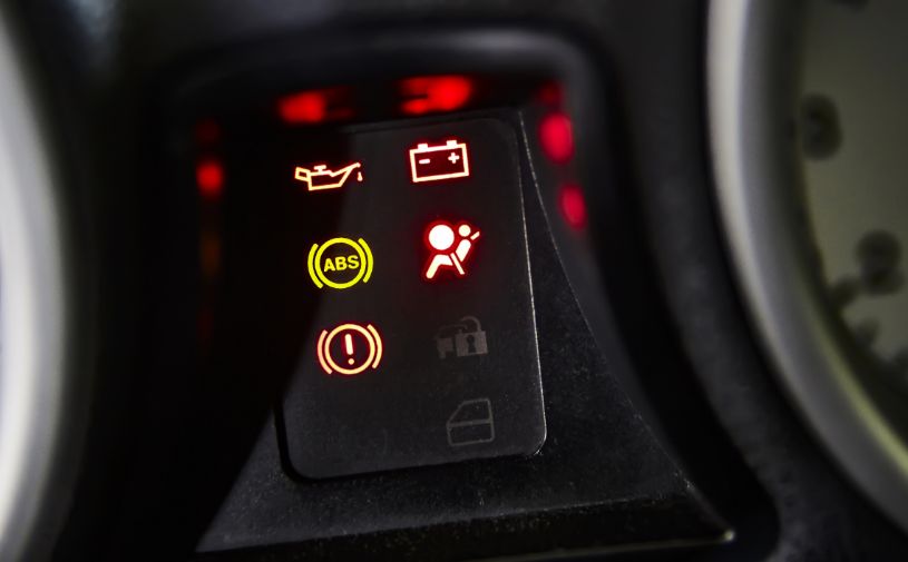 Świecąca kontrolka airbag przyczyny, sposoby rozwiązania problemu