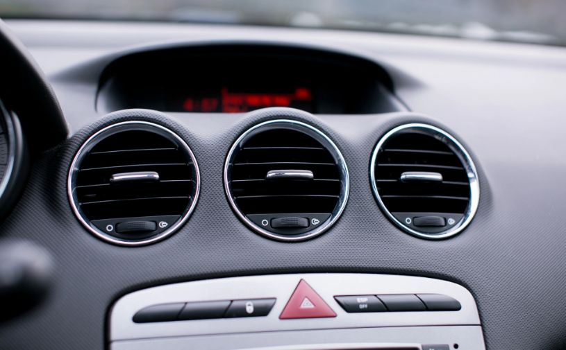 Naprawa pękniętej deski rozdzielczej plastikowej, jak to zrobić skutecznie